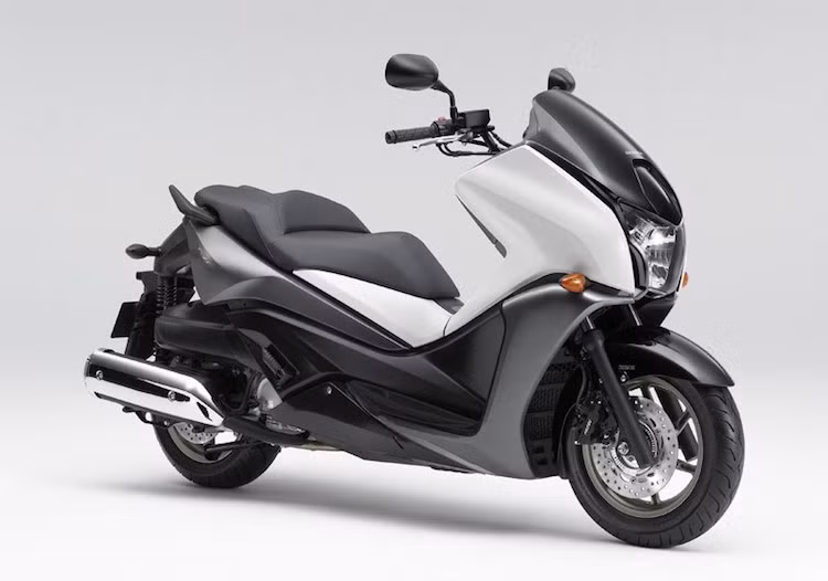 Dựa trên cơ sở dòng maxi scooter nổi tiếng Forza 250, chiếc xe ga Honda Faze 250 được ra mắt lần đầu vào năm 2009. So với Forza, dòng xe tay ga này sở hữu thiết kế nam tính, mạnh mẽ hơn và phần nào lấy cảm hứng từ mẫu sport tourer VFR1200 của chính Honda ở phần đầu xe.
