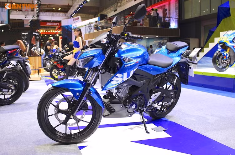 Ra mắt lần đầu tại Indonesia vào cuối năm ngoái cùng với chiếc GSX-R150, mẫu naked-bike phân khối nhỏ Suzuki GSX-S150 mới là một sản phẩm dành cho giới trẻ của hãng xe máy Suzuki. Cùng với mẫu sportbike GSX-R150, dòng xe này đã được Suzuki Việt Nam chính thức xác nhân sẽ phân phối ở nước ta từ triển lãm xe máy Việt Nam 2017.