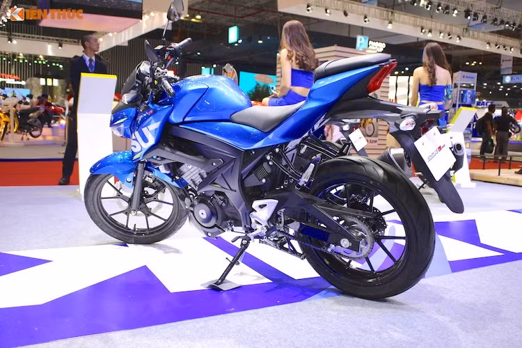 Tại thị trường xe máy Việt Nam, GSX-S150 sẽ có giá khởi điểm từ 68,9 triệu đồng cho các phiên bản màu đỏ hoặc đen, và 69,4 triệu đồng cho phiên bản xanh GP. Hiện tại, các showroom chính hãng của Suzuki Việt Nam trên toàn quốc đã bắt đầu nhận đặt cọc chiếc xe.