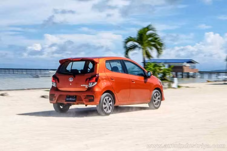 Nếu như được Toyota phân phối tại Việt Nam, xe giá rẻ Wigo sẽ cạnh tranh với các đối thủ như Hyundai Grand i10 hay Kia Morning. Trong trường hợp chiếc xe được nhập khẩu nguyên chiếc, giá của nó hứa hẹn sẽ không quá đắt hơn thị trường Philippines do những ưu đãi thuế khu vực ASEAN.