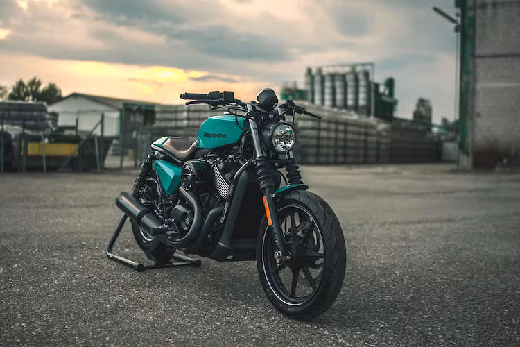 Hãng độ NCT Motorcycles của Áo đã sử dụng một chiếc Harley-Davidson Street 750 đời 2017 để bắt tay vào sửa đổi. Một đại lý Harley-Davidson đã đặt hàng chiếc xe này nhằm trưng bày tại Tuần lễ Môtô châu Âu lần thứ 20 sắp khai mạc.