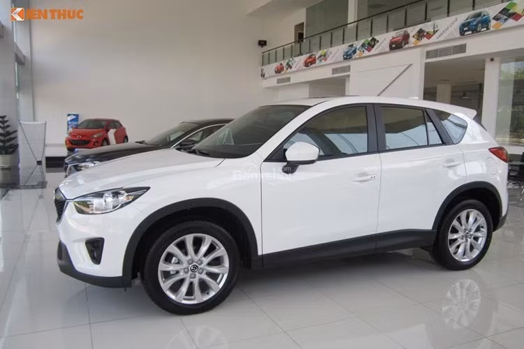Trong phân khúc crossover hạng C tại Việt Nam, Mazda CX-5 vẫn là dòng xe cực kỳ được ưa chuộng khi trong tháng 5, THACO Mazda đã bán được tới 724 chiếc - khiến mẫu xe này vẫn giữ vị trí thứ 7. Trong thời gian tới, CX-5 được dự đoán sẽ còn có doanh số tăng cao hơn nữa do vừa được giảm giá cực "sốc", với phiên bản rẻ nhất chỉ 815 triệu đồng.