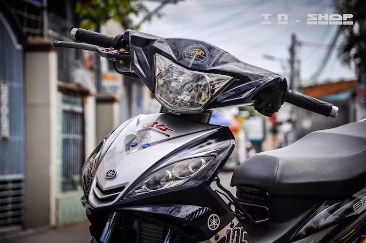 Được bán với tên gọi Exciter tại Việt Nam, tuy nhiên mẫu xe số thể thao này còn có tên gọi khác là Spark 135 ở thị trường Thái Lan. Để tạo sự độc đáo cho bản độ, chủ xe đã phối màu và tem chiếc Exciter 135 của mình y hệt như Spark 135 của xứ Chùa Vàng.