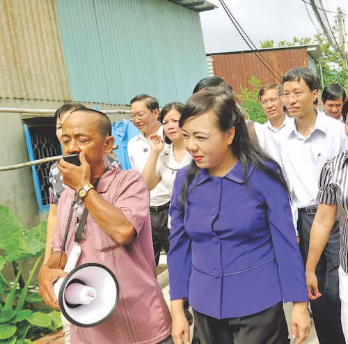 Phóng sự ảnh: Căng mình chống sốt xuất huyết - Hình 5 Phong su anh: Cang minh chong sot xuat huyet-Hinh-5