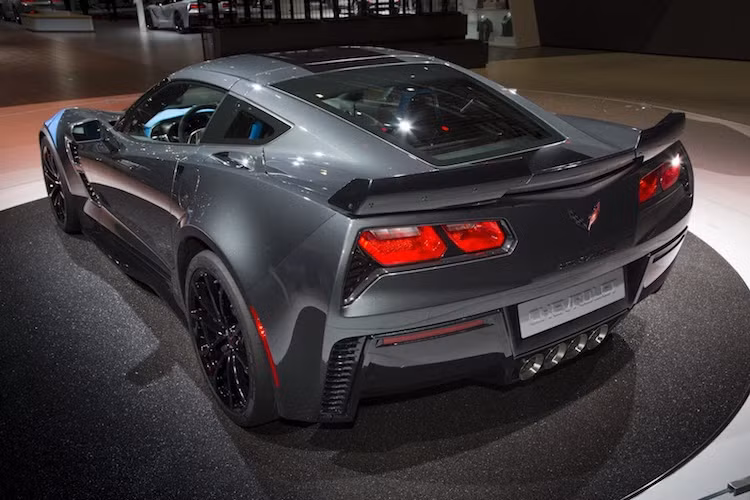 Với gói tùy chọn Z07, Corvette Grand Sport mới có khả năng hoàn thành một vòng đường thử Milford của GM nhanh hơn tới 1 giây so với chiếc Corvette ZR1 đời trước, dù yếu hơn tới 180 mã lực.