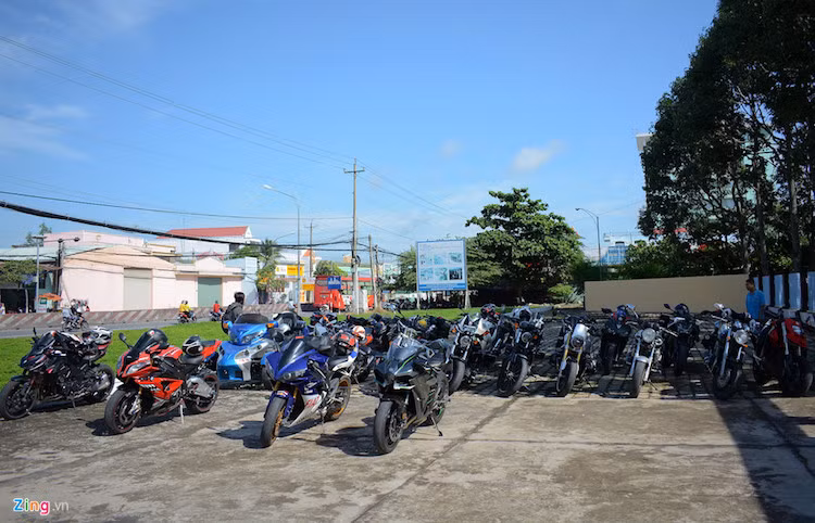 Buổi họp mặt còn có những mẫu xe thông dụng như Kawasaki Z1000, Honda CBR1000RR hay Yamaha R1.