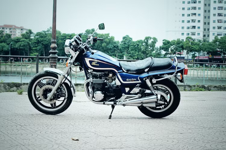 So với những chiếc CB650 Custom và CB650 thường trước đây, tổng thể thiết kế của CB650LC liền lạc hơn từ phía trước ra sau xe. Vào năm 1982, phiên bản CB650SC hay Nighthawk 650 DOHC bán ở Mỹ đã gần như "bê nguyên" thiết kế này, thay thế cho các đời CB650 Custom SOHC trước đây.