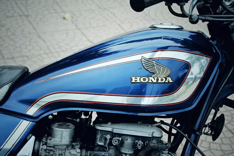 Bình xăng của CB650LC có thiết kế hình giọt nước đặc trưng của cruiser, nhưng đã chịu một phần ảnh hưởng thiết kế vuông vức của thập niên 80 với những đường nét góc cạnh hơn. Bình xăng này có thể tích 14 lít, đồng thời chiếc xe còn có một bình phụ với thể tích khoảng 3,5 lít nữa để người lái có thể di chuyển thêm một đoạn nhằm tìm trạm xăng.