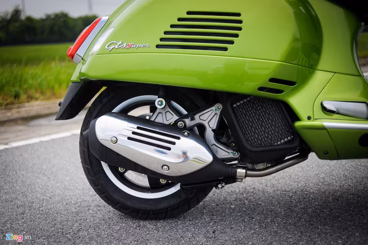 Vespa GTS 125 sử dụng động cơ i-Get 124,7 cc, xi-lanh đơn, làm mát bằng dung dịch, công suất tối đa 9 kW tại 8.250 vòng/phút và mô-men xoắn cực đại 11,5 Nm tại 6.000 vòng/phút, tích hợp phun xăng điện tử.