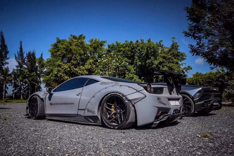 Vào cuối tháng 6/2017, siêu xe Ferrari 458 Italia độ widebody Liberty Walk đầu tiên tại Việt Nam đã chính thức hoàn thành và "xuống phố". Đặc biệt, chiếc xe này đã do đích thân ông Wataru Kato - Người sáng lập và là giám đốc Liberty Walk cùng cộng sự từ Nhật sang lắp đặt trong khoảng thời gian 2 ngày.