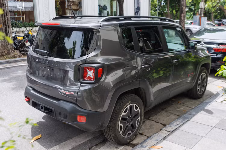 Phù hợp với nhiều nhu cầu của người dùng, từ năng động trong thành phố đến khỏe khoắn ngoài đường trường, Jeep Renegade phù hợp với những người yêu xe Mỹ, thích xê dịch trên các cung đường Việt Nam.