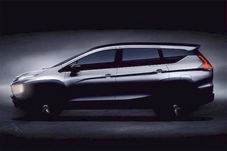 Với ý tưởng là một mẫu MPV "lai" SUV dành riêng cho các nước Đông Nam Á có bề mặt đường "không chuẩn", Expander có khoảng sáng gầm xe cùng hành trình giảm xóc lớn, cùng với các vòm bánh xe ốp nhựa đen khỏe khoắn như trên những chiếc SUV. Cột C của chiếc xe có một thanh nhựa đen tạo cảm giác như cửa kính hai bên "chảy" về phía sau xe - tương tự như Lexus RX hay Nissan Murano mới.