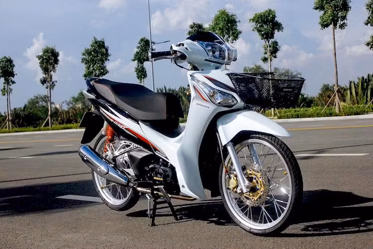 Kể từ thế hệ Future II, dòng xe Future của Honda Việt Nam đã được nâng dung tích máy lên 125 cc. Tính tới nay, Honda Future 125 đã trải qua 3 thế hệ ở Việt Nam, với phiên bản mới nhất thường được dân chơi xe gọi là "Fu béo" do có kiểu dáng "phổng phao" hơn. Trong khi đó, dòng xe này luôn được gọi với tên Wave 125 ở Thái Lan từ trước tới nay.
