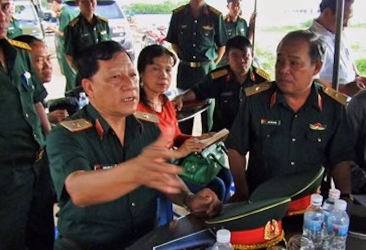 Thiếu tướng Trần Hữu Tài, Phó Chủ nhiệm Chính trị quân khu 7, sau khi nghiên cứu hiện trường đã khẳng định đây là khu vực nhiều khả năng có mộ tập thể của chiến sĩ ta, do đó các đơn vị thi công phải hết sức thận trọng, đồng thời quân đội sẽ báo cáo lên lãnh đạo thành phố để thống nhất phương án tìm kiếm trên quy mô lớn, bài bản và khoa học.