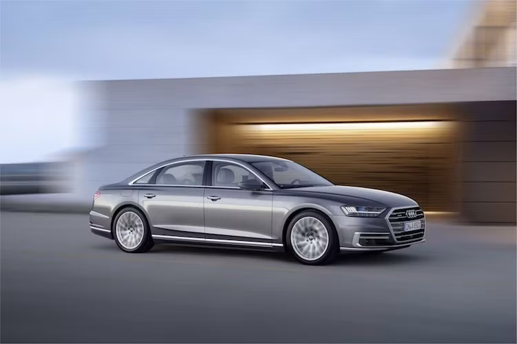 Trên A8 mới, Audi cũng đã cải tiến lại chassis của xe với các vật liệu nhẹ như nhôm và thép siêu bền, nhưng được hàn và dán với nhau một cách chắc chắn hơn để giảm trọng lượng và tăng độ cứng thân xe. Là mẫu xe cao cấp nhất của Audi, A8 cũng được trang bị "hằng hà sa số" các hệ thống an toàn và hỗ trợ mà khó có thể liệt kê chi tiết hết trong khuôn khổ một bài viết.