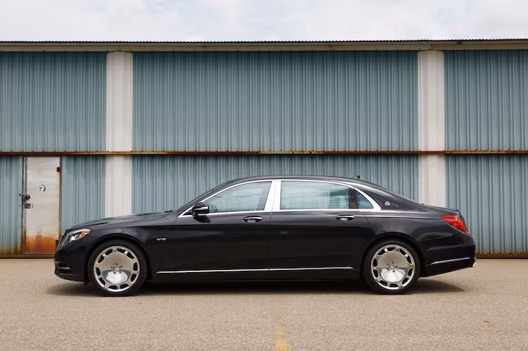 So với phiên bản Maybach S600 trước đó, về mặt thiết kế Mercedes-Maybach S650 sẽ không có sự thay đổi. hiều dài tổng thể 5453 mm và chiều dài cơ sở 3365 mm. Với chiều dài lớn hơn, Maybach S600 có không gian dành cho hành khách ngồi sau lớn.
