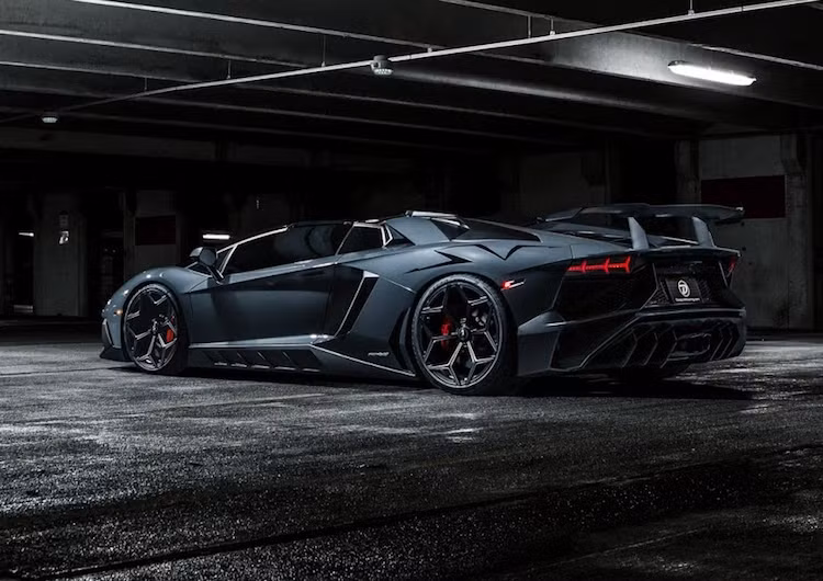 Với bộ siêu nạp, công suất của chiếc Aventador SV Roadster đã tăng vọt từ 750 thành 970 mã lực. Dù không công bố chính thức nhưng chắc chắn với động cơ mạnh hơn, bản độ Torado của Novitec sẽ khiến chiếc xe có thể đạt tốc độ tối đa ngoài mức 350 km/h nguyên bản.
