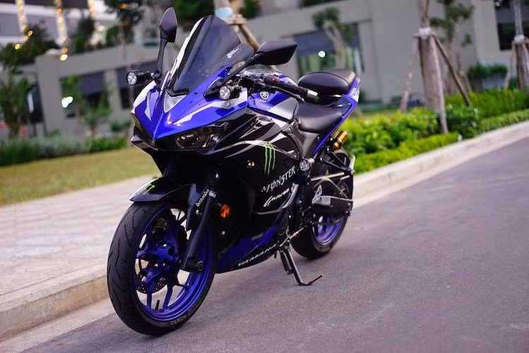Mẫu sportbike Yamaha R3 đã được một người chơi xe Sài Gòn "dọn" lại với mục tiêu nâng cao hiệu năng và cảm giác lái nhờ loạt phụ tùng được thiết kế riêng cho dòng xe.