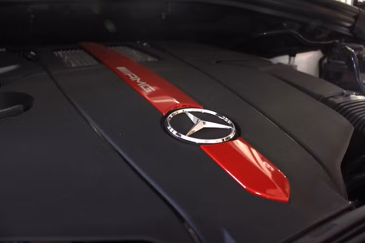Tương tự như các phiên bản 43 AMG trước đó, trong khoang máy của GLE 43 AMG là khối động cơ 3l V6 tăng áp kép với công suất tối đa lên tới 362 mã lực và mô-men xoắn cực đại 520 Nm. Mức tiêu thụ nhiên liệu trung bình của xe là 8,9 - 9,4l/100 km, cùng với hàm lượng khí CO2 thải ra đạt 199g/km.