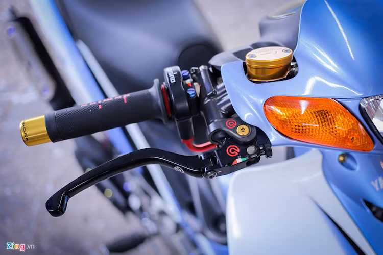 Cặp tay phanh và tay côn Brembo Rossi.