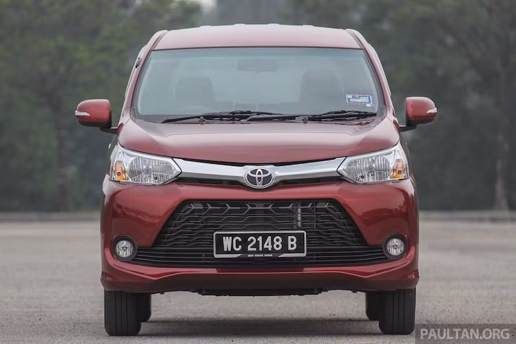 Thế hệ đầu tiên của Avanza đã ra đời từ năm 2003 và là phiên bản đổi tên của chiếc mini MPV Daihatsu Xenia. Sau đó vào năm 2011, thế hệ thứ 2 của chiếc xe tiếp tục được ra mắt. Phiên bản nâng cấp giữa vòng đời của Avanza thế hệ II đã được tung ra từ năm 2015 và hiện khá phổ biến ở một số nước Đông Nam Á như Indonesia hay Malaysia.