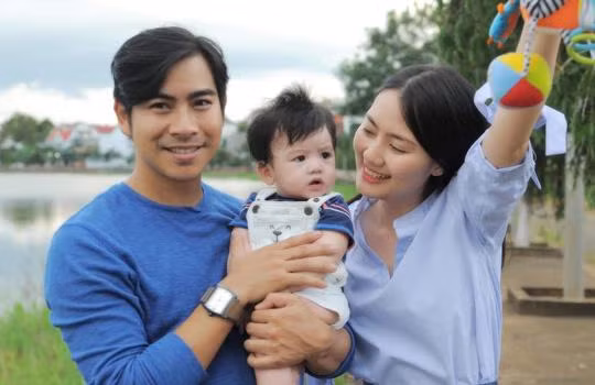 Cách đây không lâu trên trang facebook cá nhân, nam diễn viên Thanh Bình - chồng diễn viên Ngọc Lan bất ngờ chia sẻ những hình ảnh về căn biệt thự mới đang trong quá trình hoàn thiện mà hai vợ chồng anh đã dành nhiều công sức và tâm huyết suốt nhiều tháng nay.