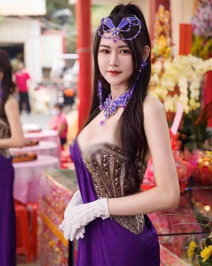 Tuy nhiên, tính đến thời điểm hiện tại, người mẫu vẫn là nghề nghiệp chính của Băng Băng.