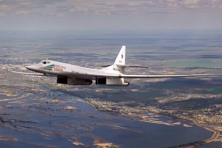 Cuộc đối đầu giữa Nga và phương Tây một lần nữa thu hút sự chú ý đến hàng không chiến lược, bởi đây được xem như một yếu tố then chốt của sức mạnh quân sự, tạo ra năng lực răn đe đáng gờm.