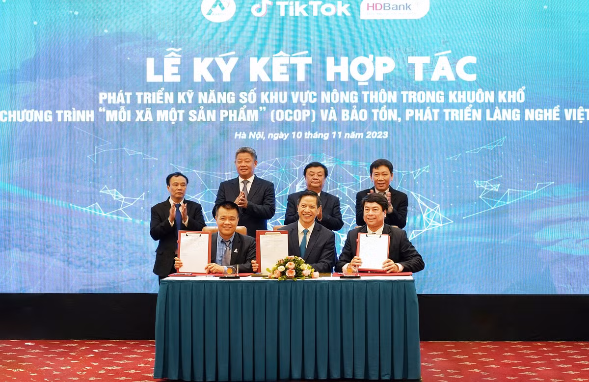 HDBank cùng Agritrade thúc đẩy tiêu thụ nông sản Việt trên nền tảng số HDBank cung Agritrade thuc day tieu thu nong san Viet tren nen tang so