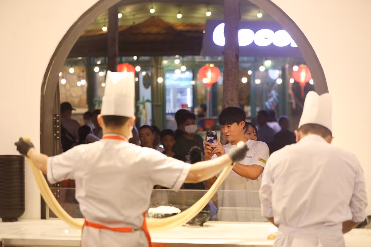 Số chuyến bay liên tục tăng, du lịch Phú Quốc tỏa sắc cuối năm - Hình 2 So chuyen bay lien tuc tang, du lich Phu Quoc toa sac cuoi nam-Hinh-2