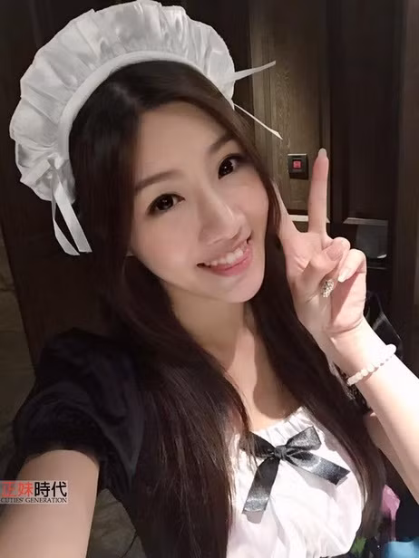Tuy nhiên với nhan sắc “có thừa” của mình cùng việc chăm chỉ đăng tải thêm những hình ảnh mới lên mạng, Lu Zhen vẫn khiến vô số chàng trai Trung Quốc phải “thầm thương trộm nhớ’. Số lượng người theo dõi Lu Zhen cũng không ngừng tăng thêm từng ngày. Ngắm thân hình bốc lửa, gợi cảm của nữ y tá xinh đẹp đang làm điên đảo mạng Trung Quốc.