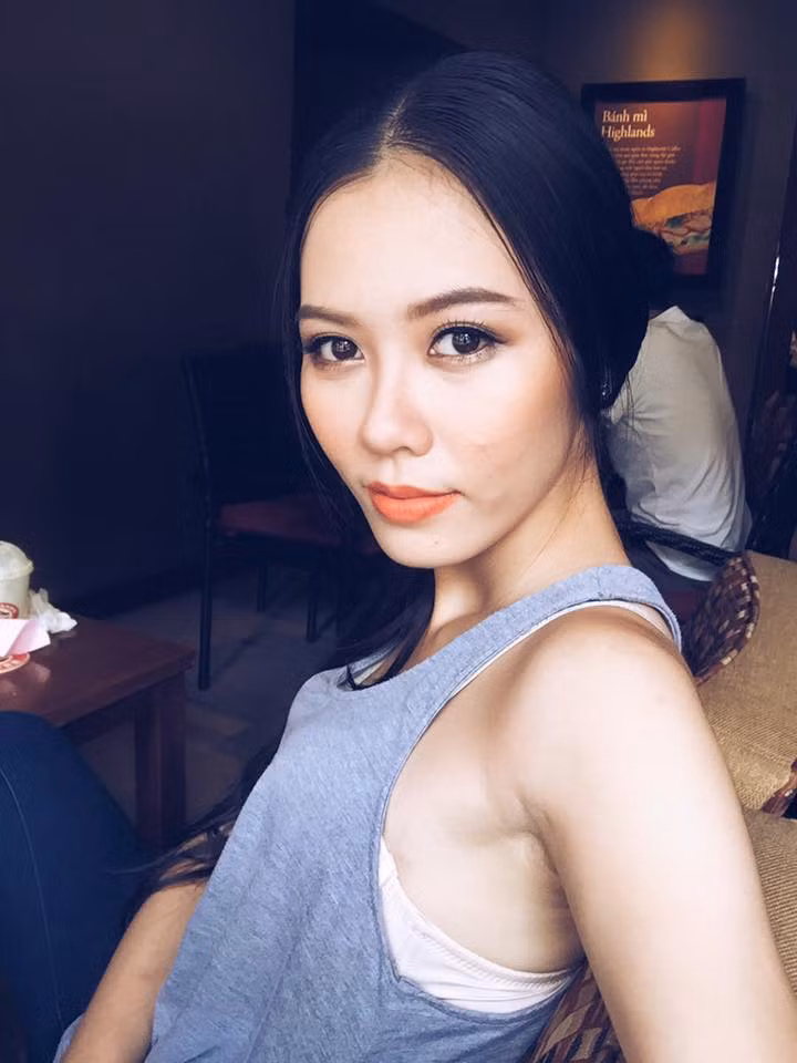 Sức hút của Phương Thảo không chỉ đến từ thân hình đẹp, đôi chân dài miên man mà còn bởi khuôn mặt xinh đẹp, mang nhiều nét rất Tây và sang của cô.