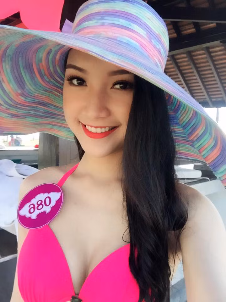 Mới đây nàng thơ xinh đẹp đã tham gia cuộc thi “Người đẹp du lịch Huế”. Dù đi thi với mong muốn có được trải nghiệm mới, không đặt nặng chuyện thắng thua, đạt danh hiệu… nhưng với nhan sắc nổi bật và sự tự tin, Ngọc Trân hiện đã lọt vào vòng chung kết cuộc thi.