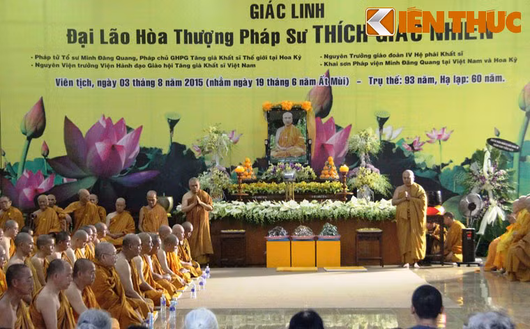 Sau đó, kim quan của Đại lão Hoà thượng Thích Giác Nhiên được cung tiễn về Việt Nam và dự kiến chiều nay (16/8) sẽ về đến sân bay Tân Sơn Nhất, được đưa về Pháp viện Minh Đăng Quang. 