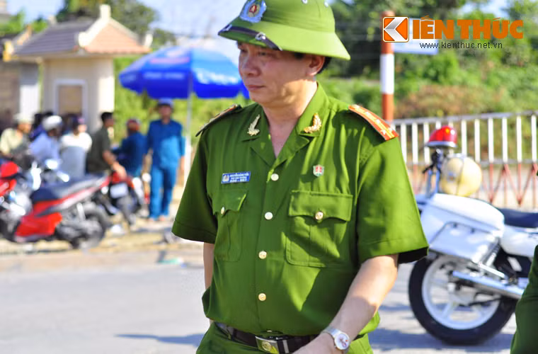 Đại tá Nguyễn Đăng Tiến – Phó Viện trưởng viện Khoa học hình sự Bộ Công an đã trực tiếp đến hiện trường.