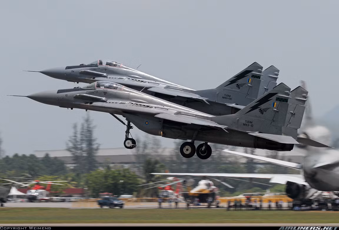 Việc nâng cấp 67 MiG-29 của Không lực Ấn Độ gần như đã hoàn thành với 90% phụ tùng bản địa. "Ấn Độ có một chương trình nâng cấp MiG-29, vì vậy chúng tôi có thể mở rộng với các máy bay của Malaysia", ông Chopra cho biết thêm. Nguồn ảnh: Airlines.net