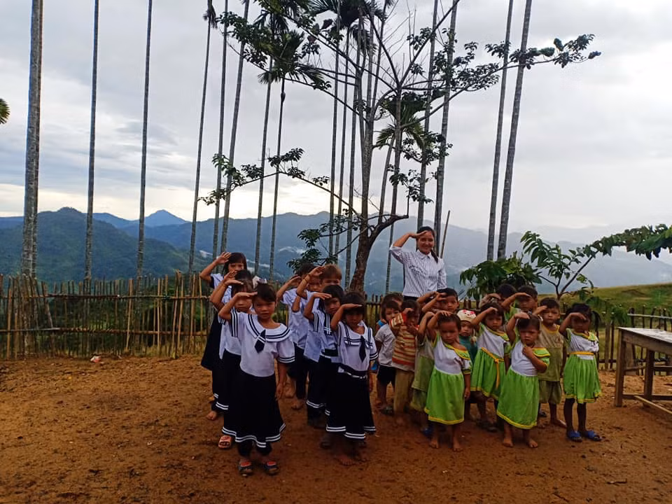 Không có sự tham gia của người khách mời, lễ khai giang diễn ra giản dị nhưng đầy ấm áp.