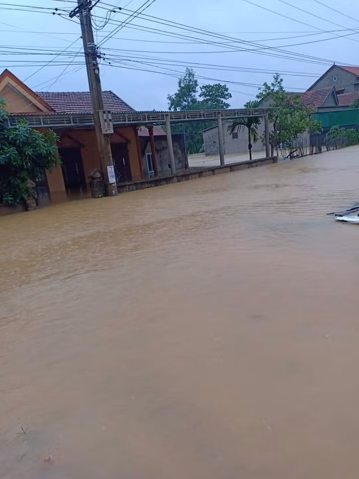 Nhiều thôn, xã bị cô lập.
