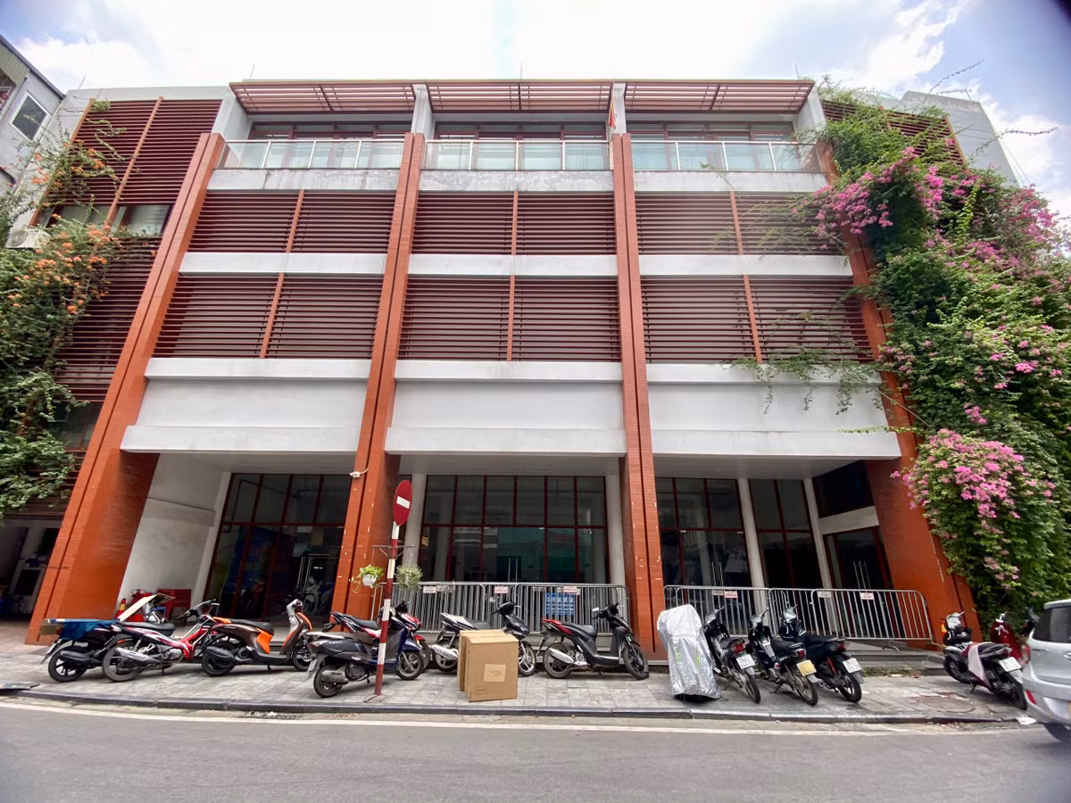  Nhà hát Ca múa nhạc Thăng Long - 31 Lương Văn Can không có rạp biểu diễn, chỉ là nơi dàn dựng tiết mục.