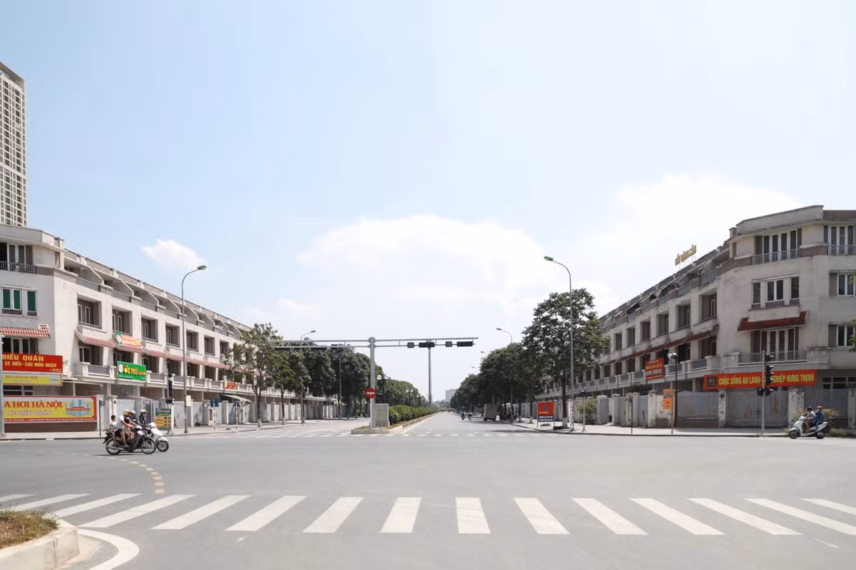 Mới đây Khu đô thị mới An Hưng (quận Hà Đông, Hà Nội) được đưa vào danh sách 80 dự án bị rà soát vì chậm tiến độ do Sở Xây dựng Hà Nội công bố. Dự án còn có tên khác là The Charm An Hưng.