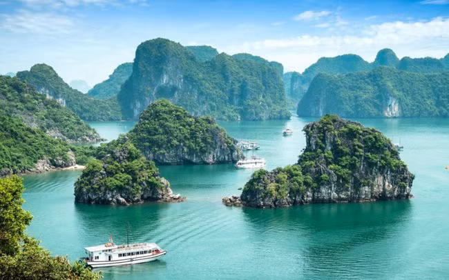 Quang Ninh du kien tang “soc” phi tham quan vinh Ha Long: Doanh nghiep… “nga ngua”