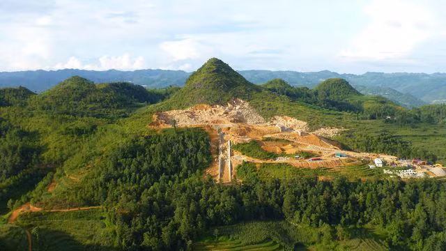 Khu du lich tam linh Lung Cu dang “pha nat canh quan” Ha Giang?