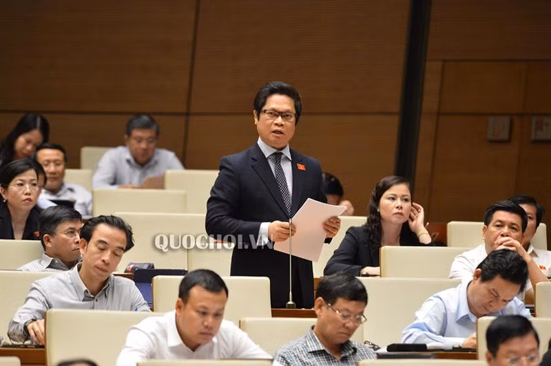 Nguyen nhan ba Nguyen Thi Quyet Tam luon nghen ngao noi ve gio lam, tien luong cong nhan?