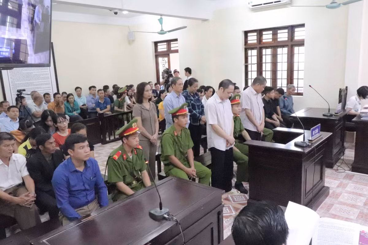 Gian lan thi cu Ha Giang: Bi cao Hoai nhan tin cau cuu Pho Chu tich tinh the nao?