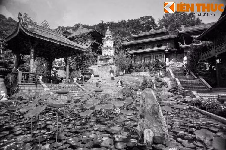 Sau một thời gian ở chùa Tây An, bà nhận thấy nơi đây không phù hợp với mình vì quá nhiều người lui tới, lại hay bị chính quyền làm khó dễ. Vào năm 1850, bà rời chùa Tây An tìm một chốn thanh tịnh để tu hành.