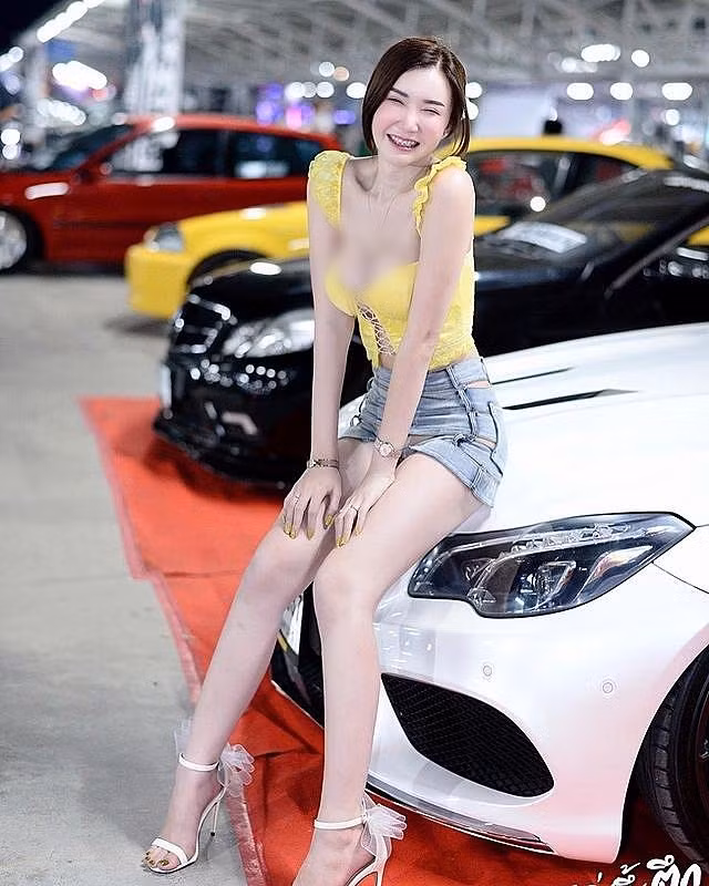 Tuy nhiên, bất chấp những lời chỉ trích, thậm chỉ chửi mắng nặng nề, hot girl này vẫn kiên trì giữ nguyên phong cách.