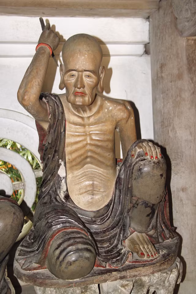 Một trong 18 vị La Hán có trong chùa Tây Phương.