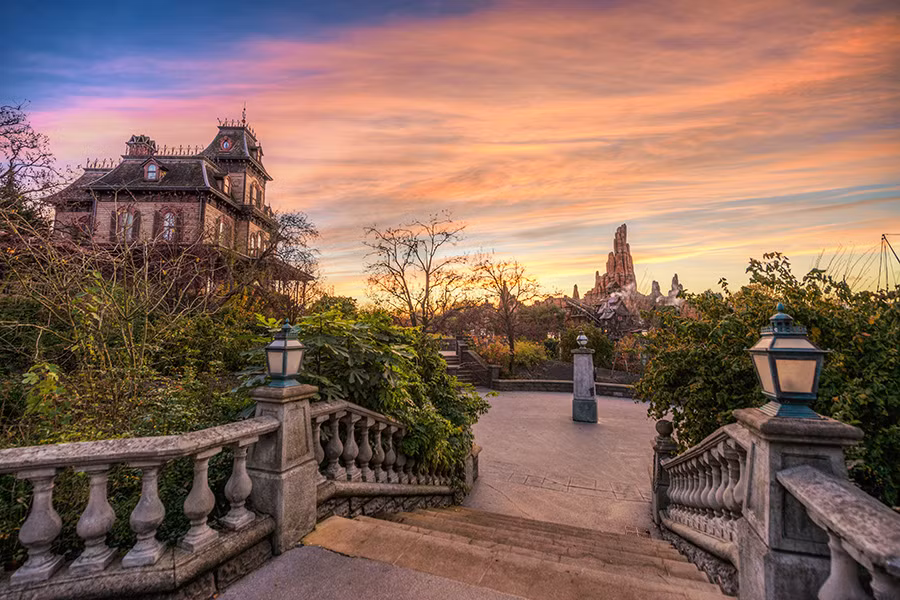 Vụ việc này là ca tử vong đầu tiên trong vài năm qua tại Disneyland Paris, điểm thu hút khách số 1 châu Âu với hơn 10 triệu lượt khách ghé thăm mỗi năm.