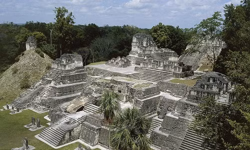 Để khám phá khu vực khảo cổ có hơn 60.000 công trình cổ của nền văn minh Maya ở Guatemala trên, các chuyên gia, nhà nghiên cứu đã sử dụng công nghệ quét laser từ trên không LiDAR để vẽ bản đồ địa hình từ trên không.