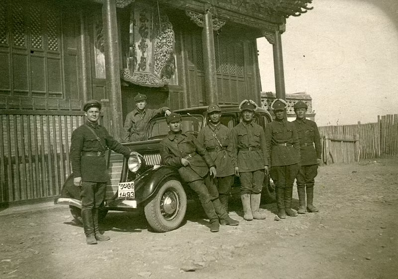 Một nhóm binh sĩ Liên Xô làm nhiệm vụ ở Mông Cổ những năm 1930 - 1940.